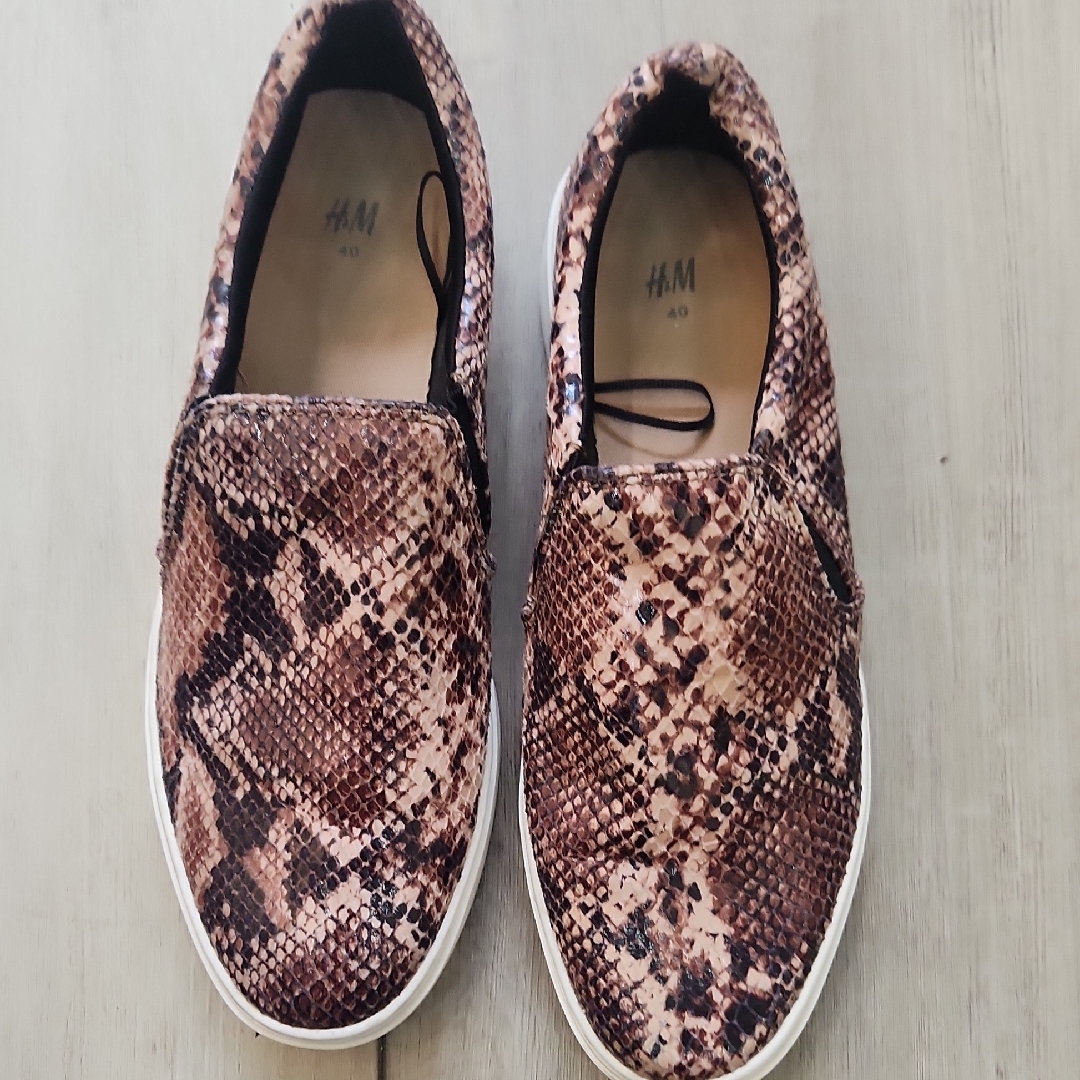 H&M Brown Snakeskin Pattern Slip-Ons Size 9